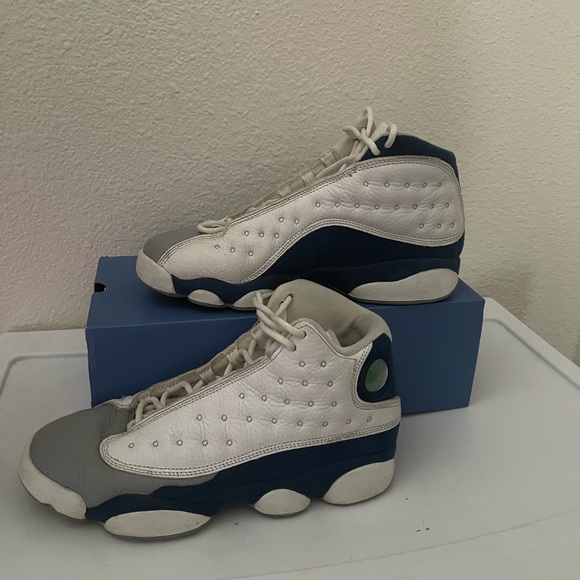 Air jordan 13 retro (White/fire-french blue) slightly used. - Picture 1 of 5